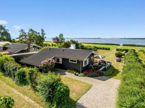Holiday Home Eddy - 50m from the sea by Interhome